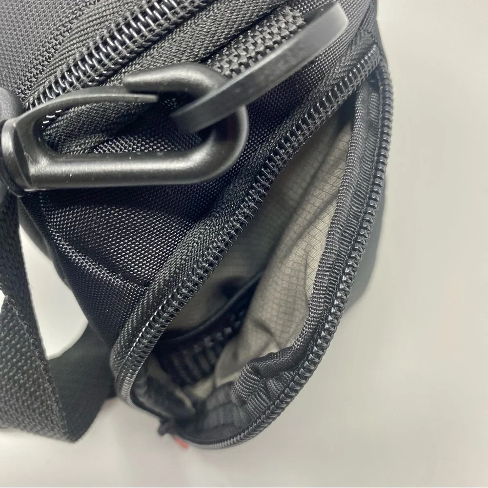 Case Logic Black Padded Compact system/hybrid Camera Bag DCB304 NWT